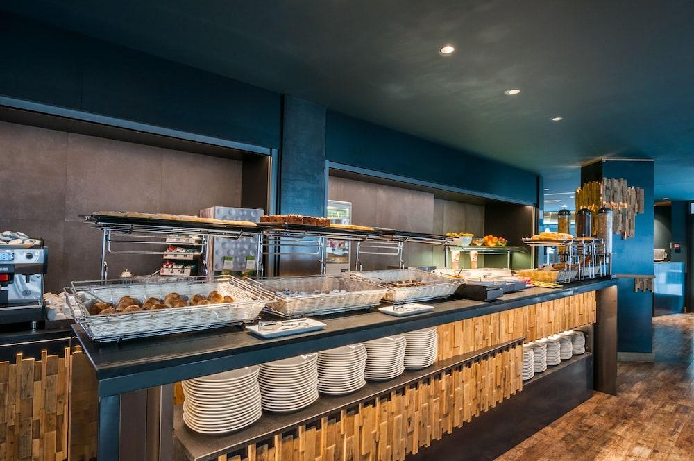 Eurostars Marivent Hotel Palma de Maiorca Exterior foto Breakfast buffet at the hotel