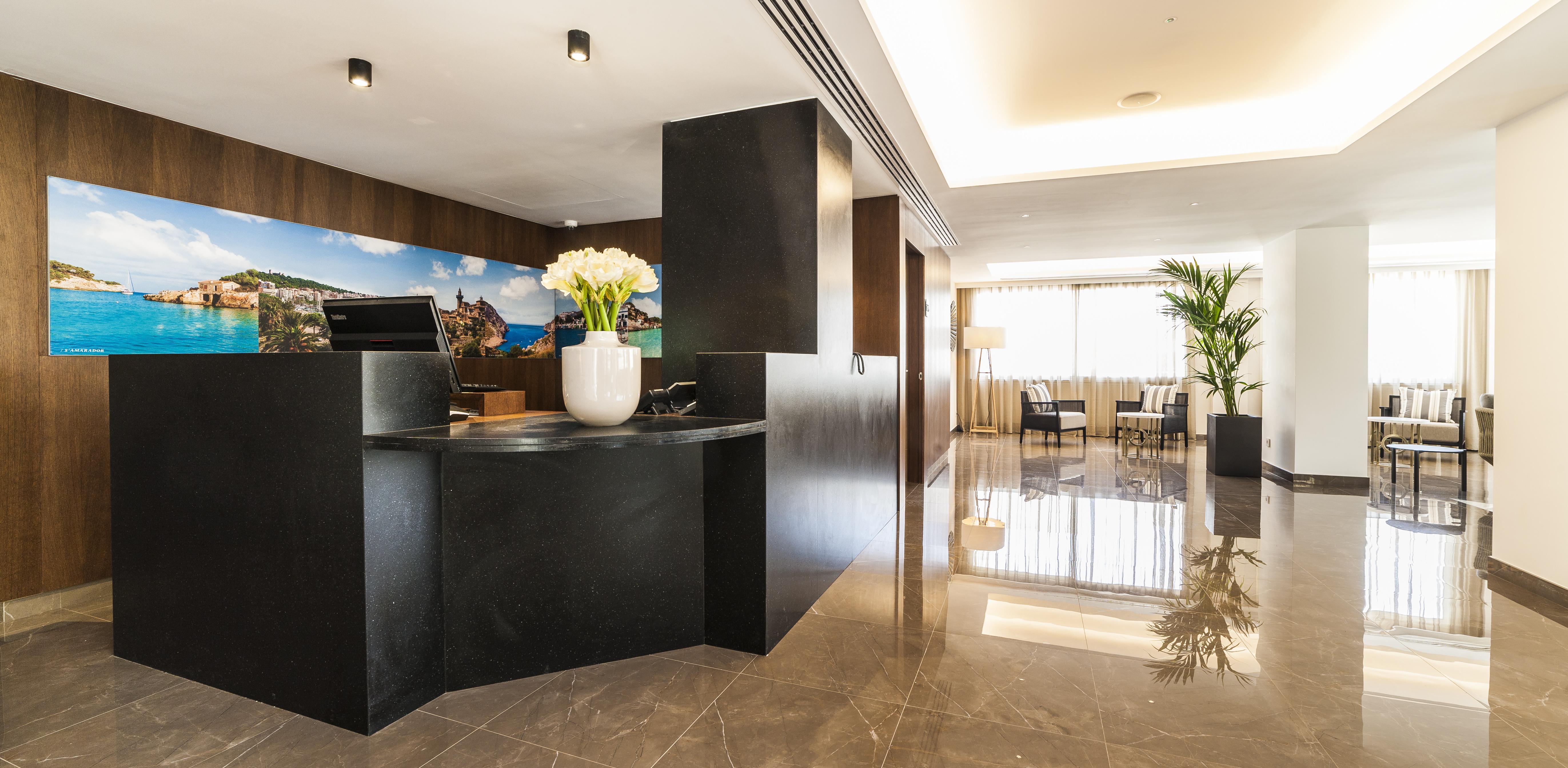 Eurostars Marivent Hotel Palma de Maiorca Exterior foto Reception desk