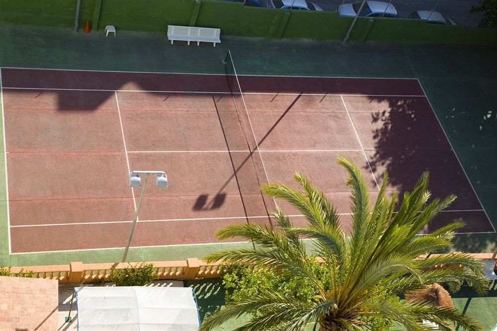 Eurostars Marivent Hotel Palma de Maiorca Instalações foto Tennis court