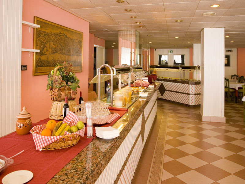 Eurostars Marivent Hotel Palma de Maiorca Restaurante foto Breakfast buffet in a hotel