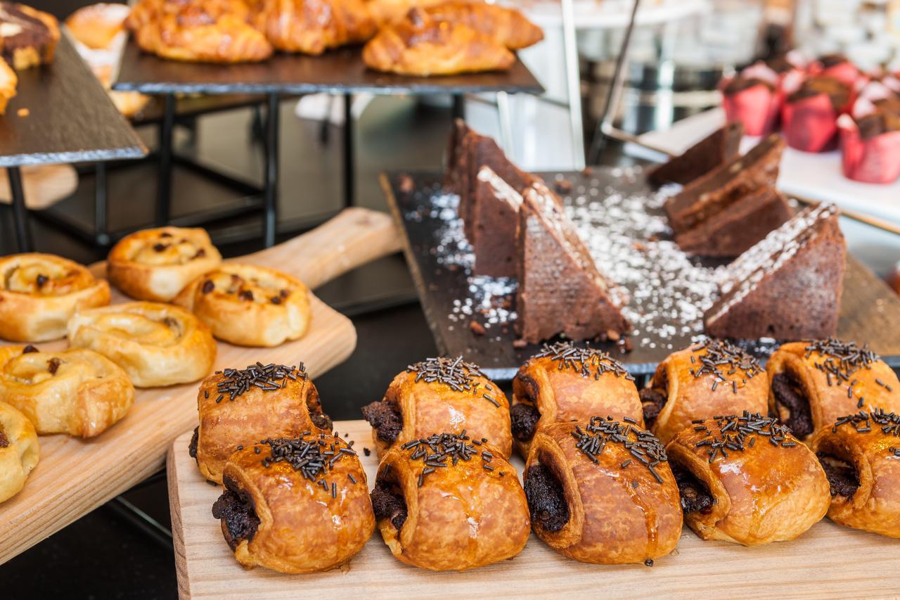Eurostars Marivent Hotel Palma de Maiorca Exterior foto "The pastry shop is open for breakfast and lunch"